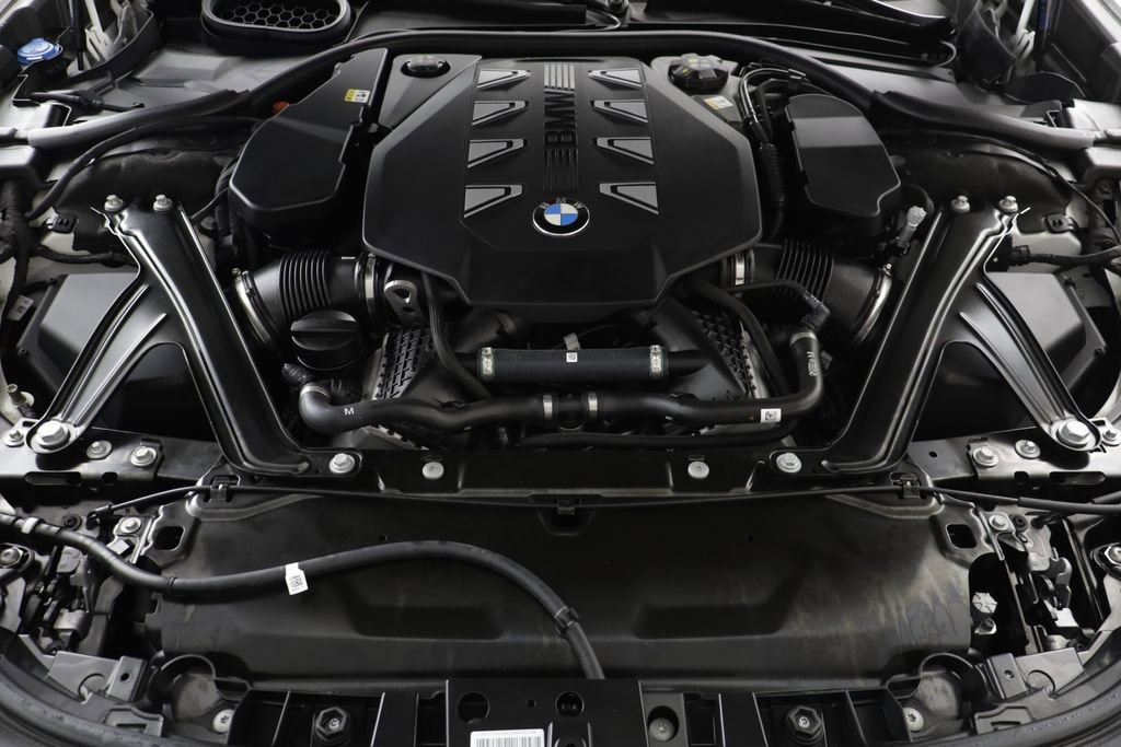 Certified 2025 BMW 760i xDrive w/ Executive Package AWD/4WD image 24