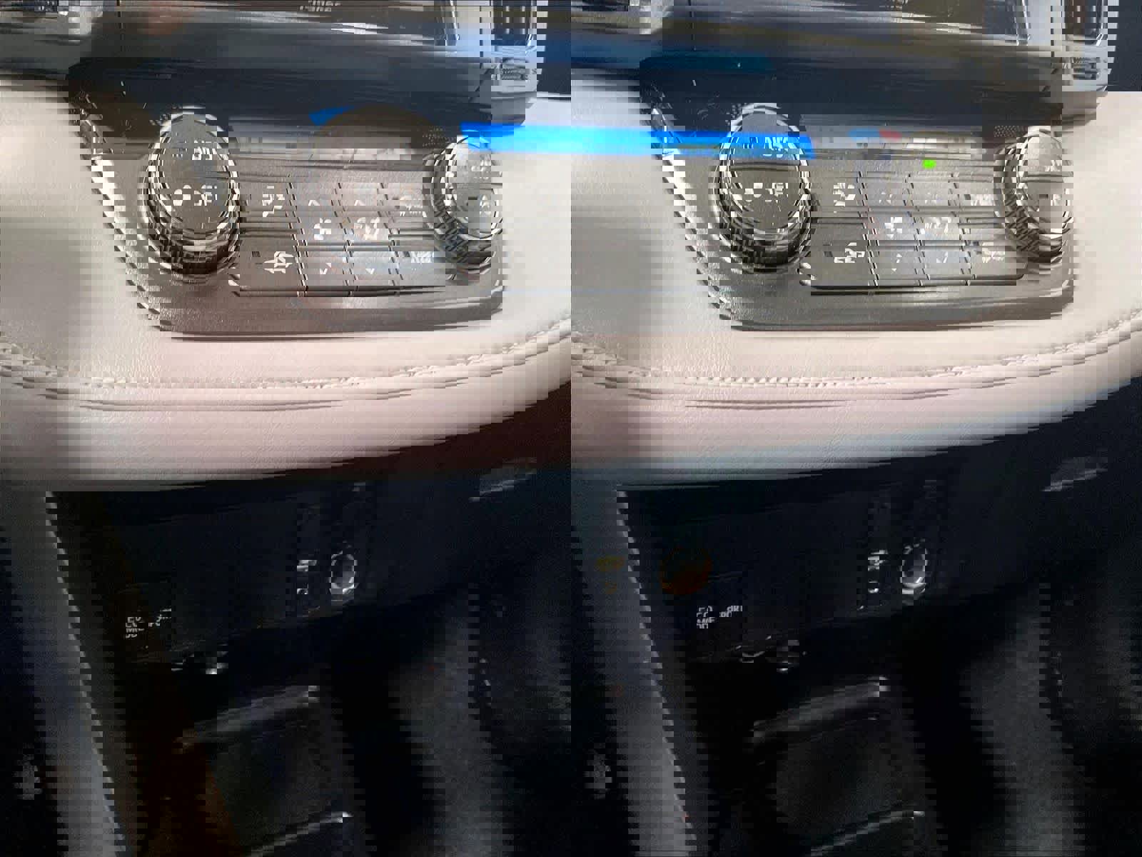 Used 2014 Toyota RAV4 XLE image 26