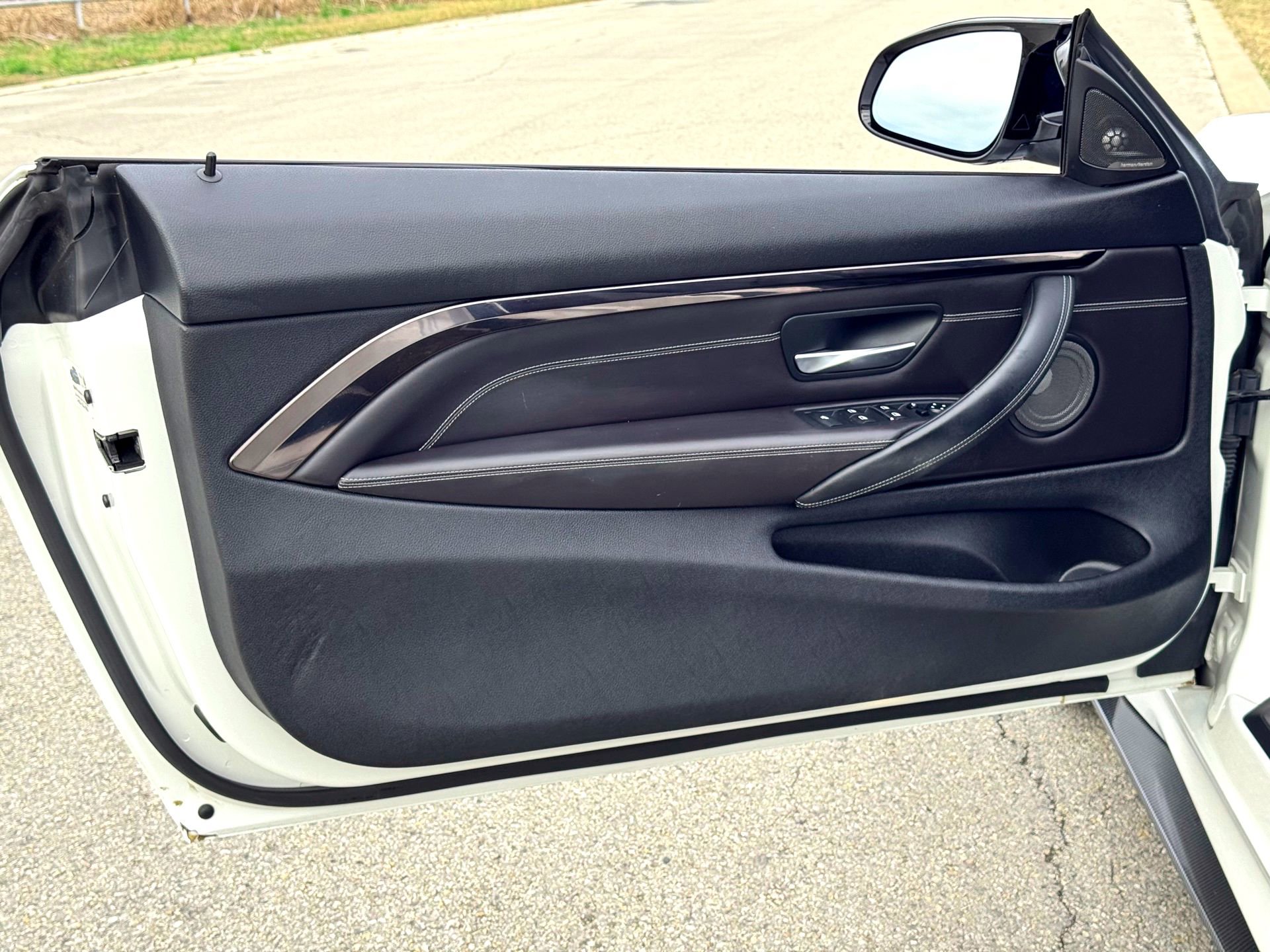 Used 2018 BMW M4 Convertible image 28