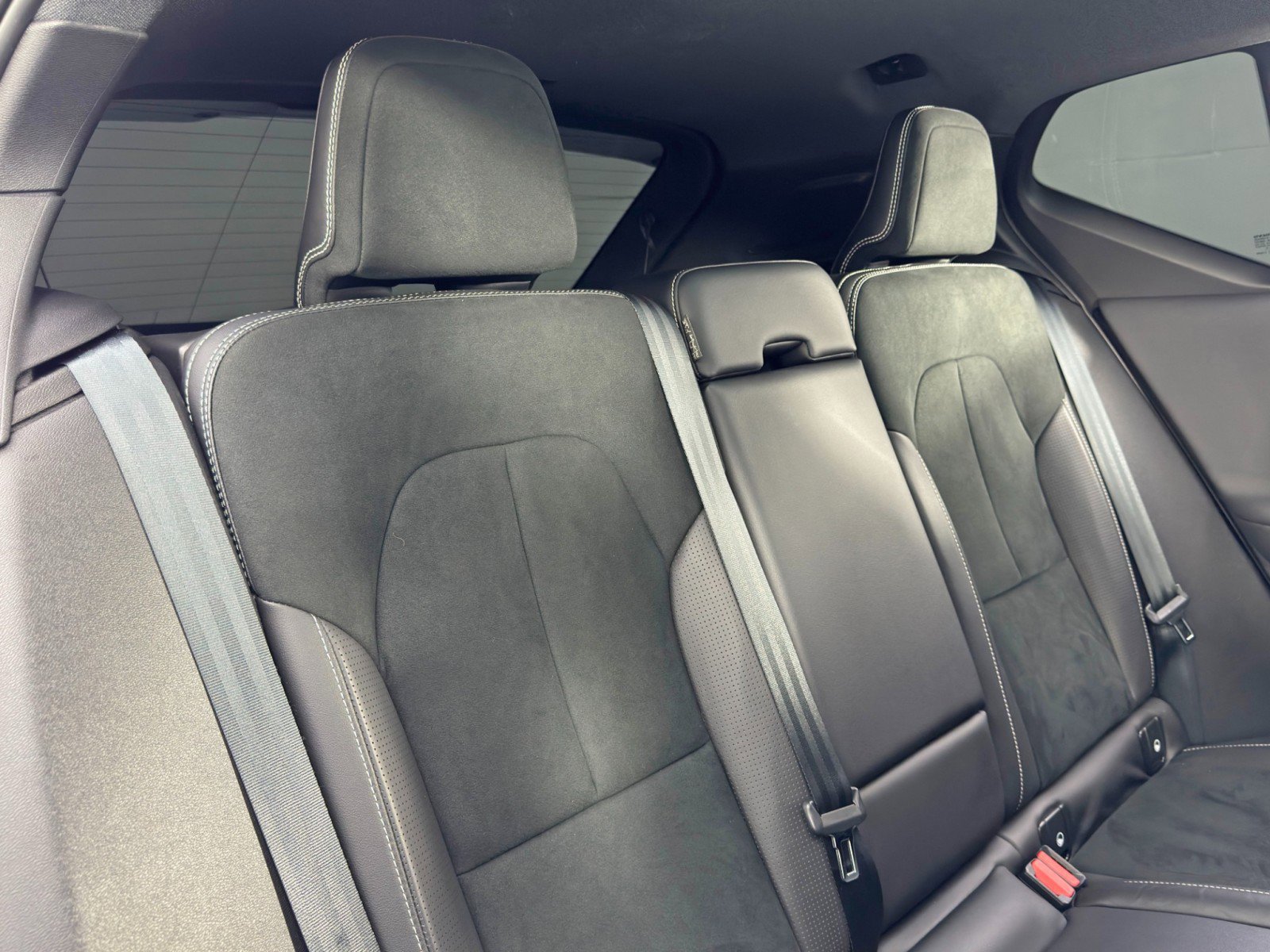 Used 2021 Volvo XC40 P8 Recharge w/ Advanced Package image 38