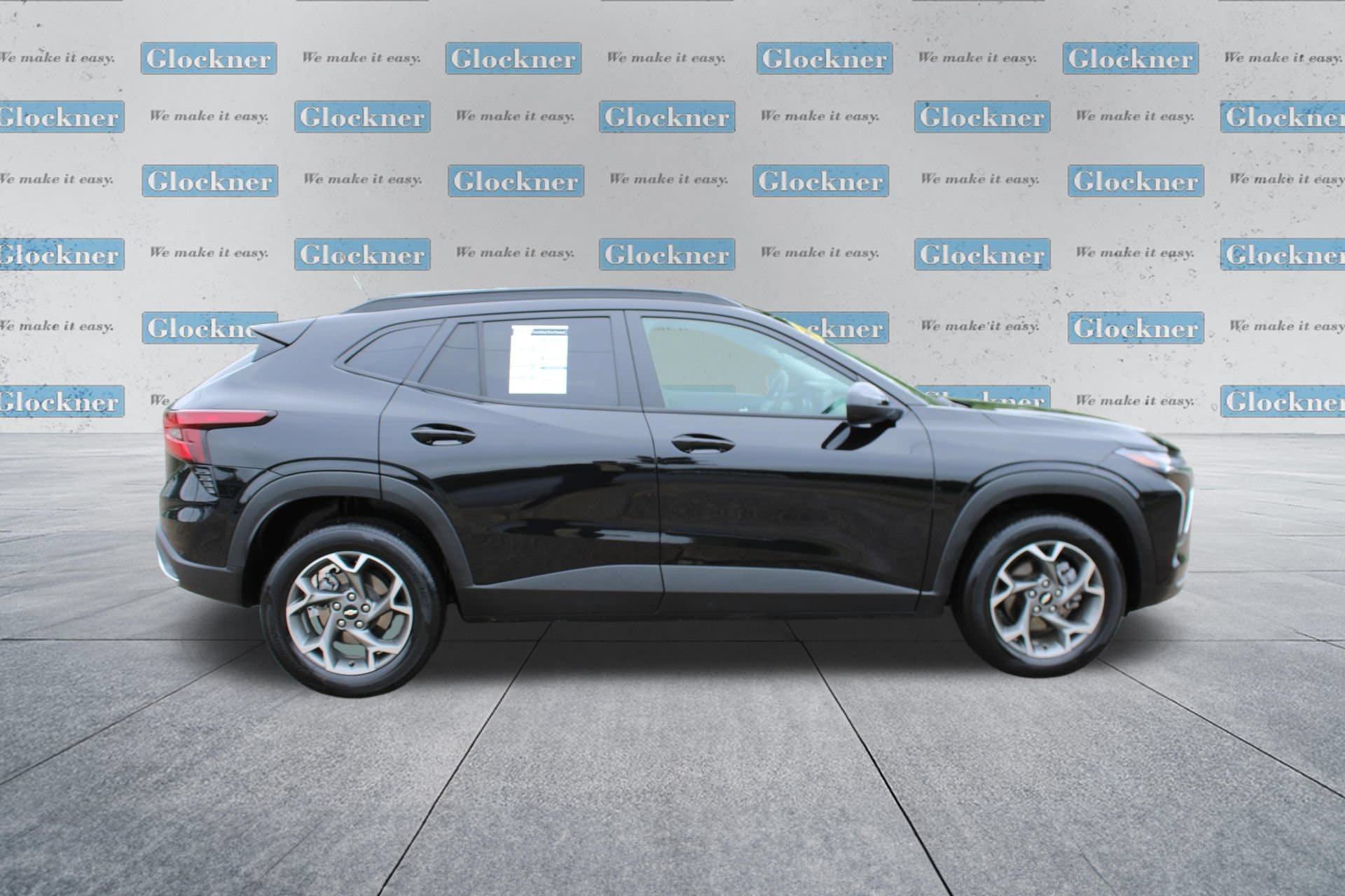 Used 2025 Chevrolet Trax LT FWD image 4