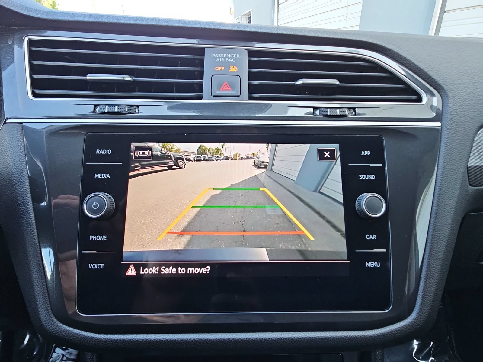 Certified 2024 Volkswagen Tiguan SE FWD image 24