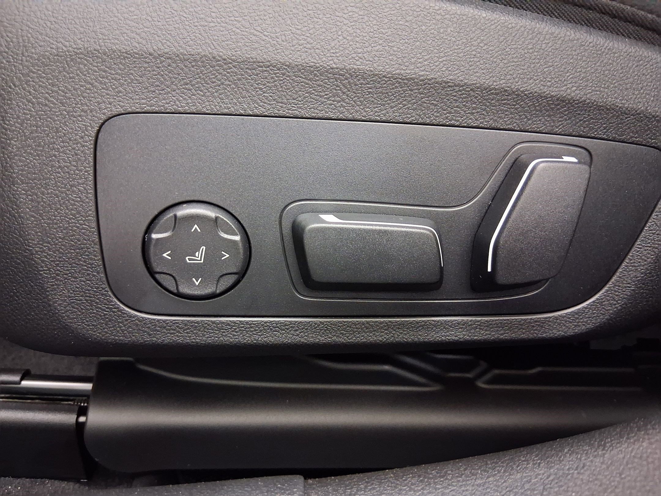 New 2026 BMW 330i Sedan w/ Convenience Package image 13