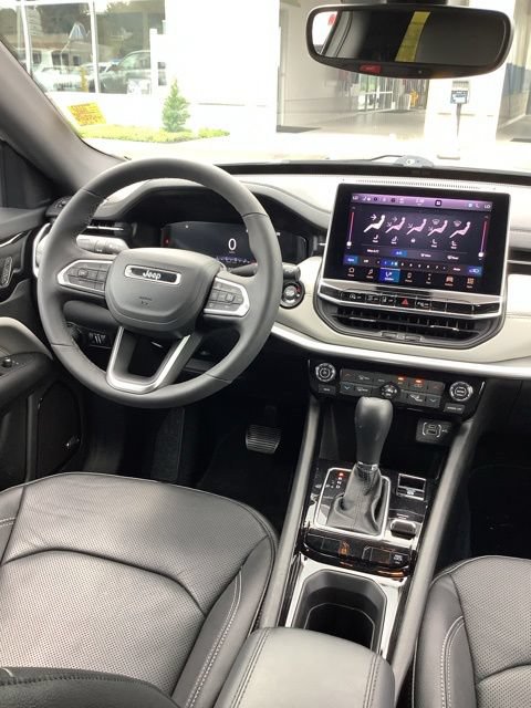 Certified 2025 Jeep Compass Limited w/ Elite Group AWD/4WD image 13