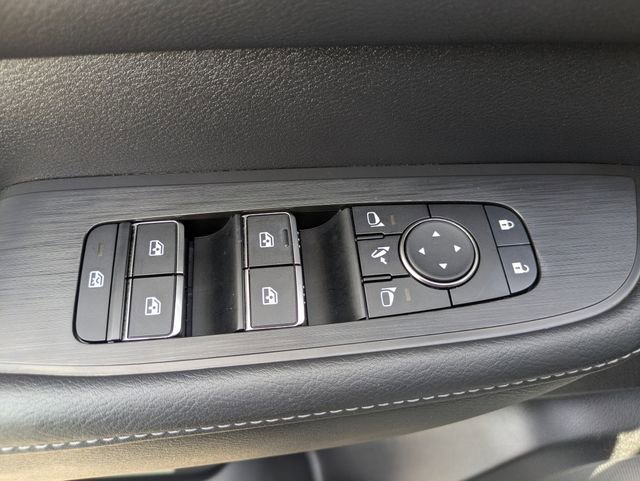 Used 2025 Nissan Armada SL image 23