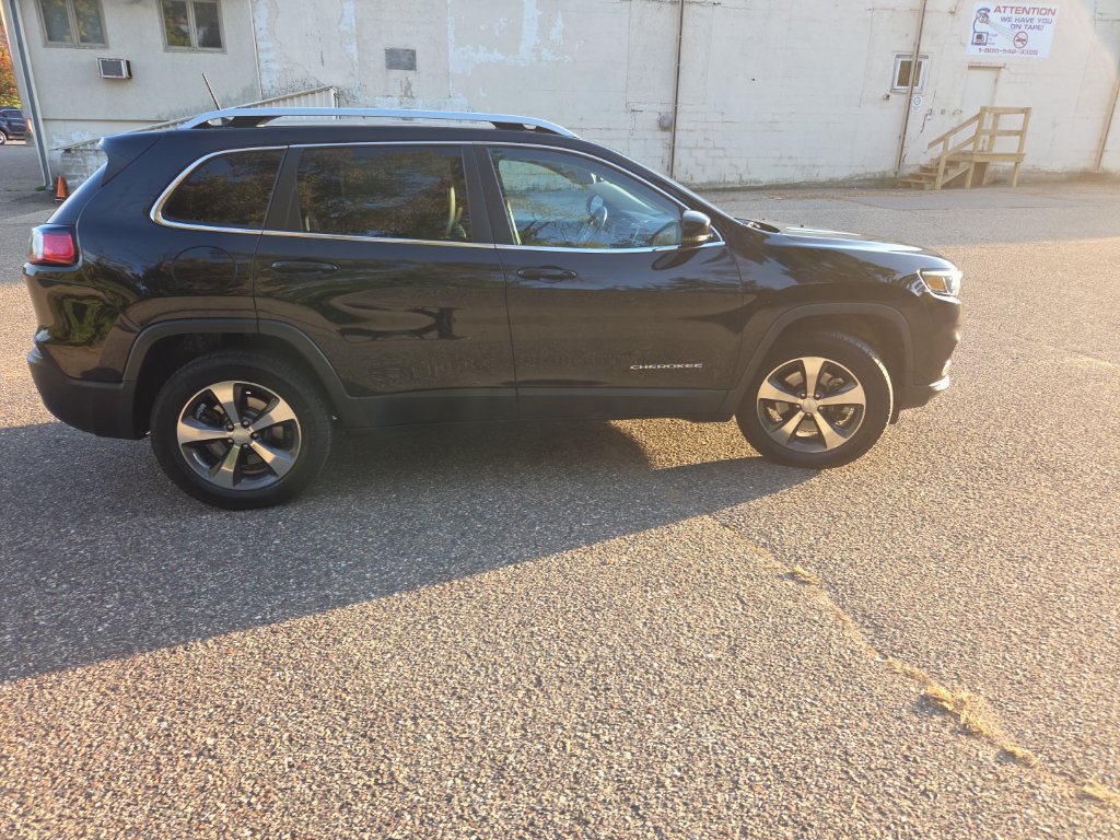 Used 2020 Jeep Cherokee Limited AWD/4WD image 18