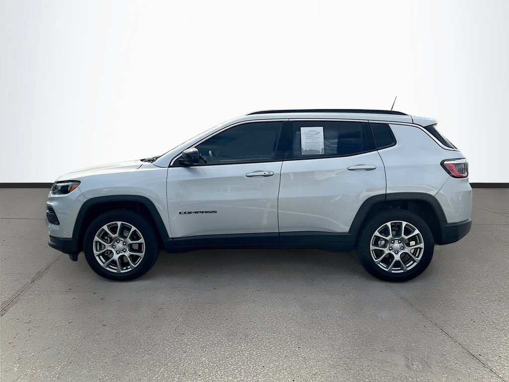Used 2024 Jeep Compass Latitude AWD/4WD image 4