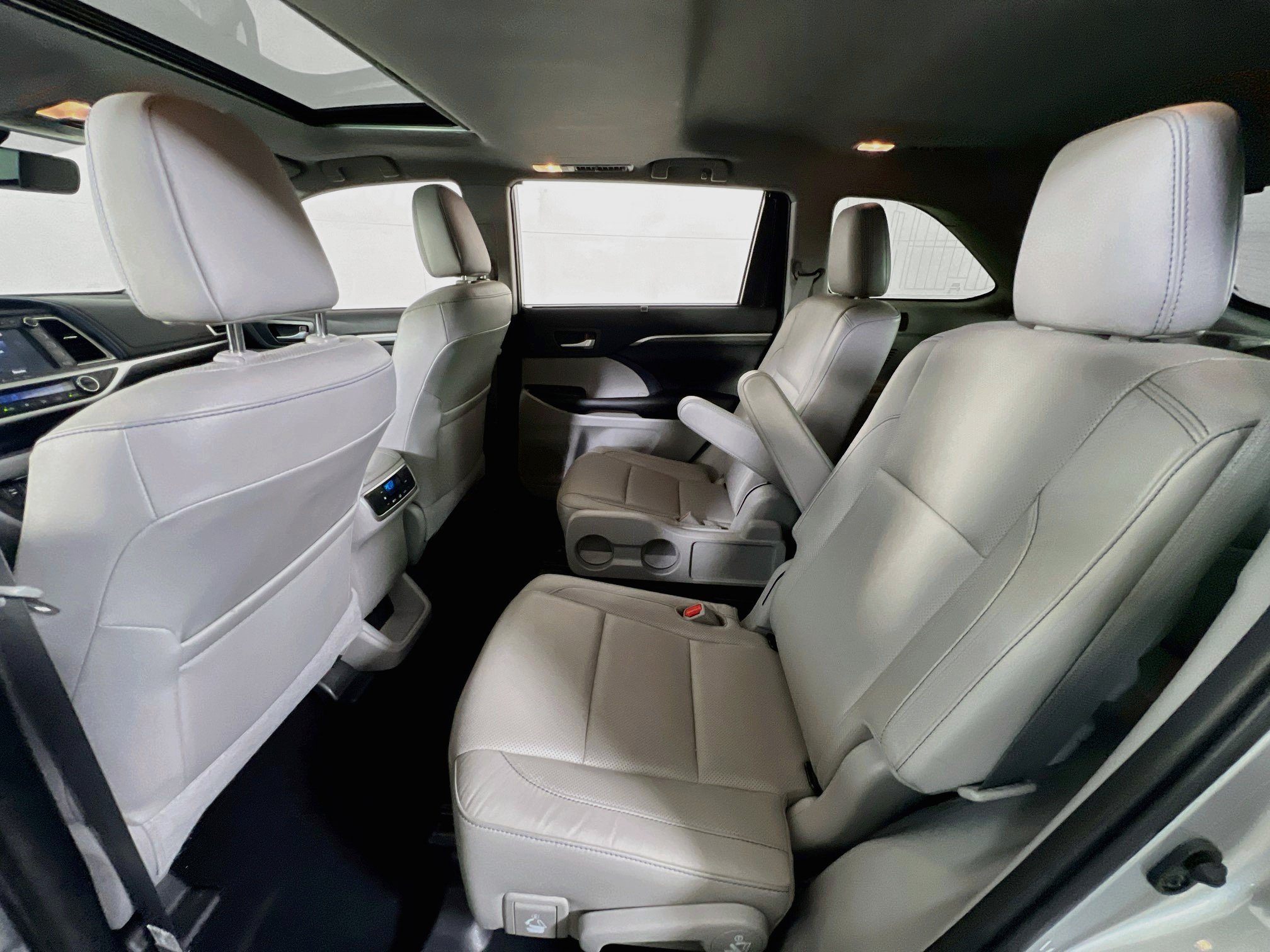 Used 2019 Toyota Highlander Limited AWD/4WD image 24
