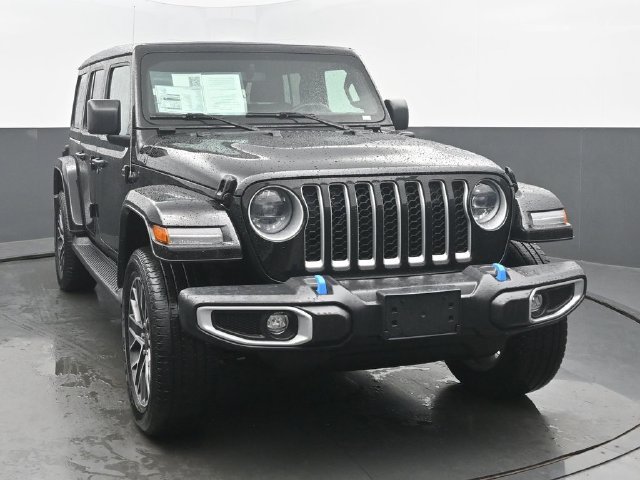 Used 2023 Jeep Wrangler Unlimited Sahara w/ Cold Weather Group AWD/4WD image 8