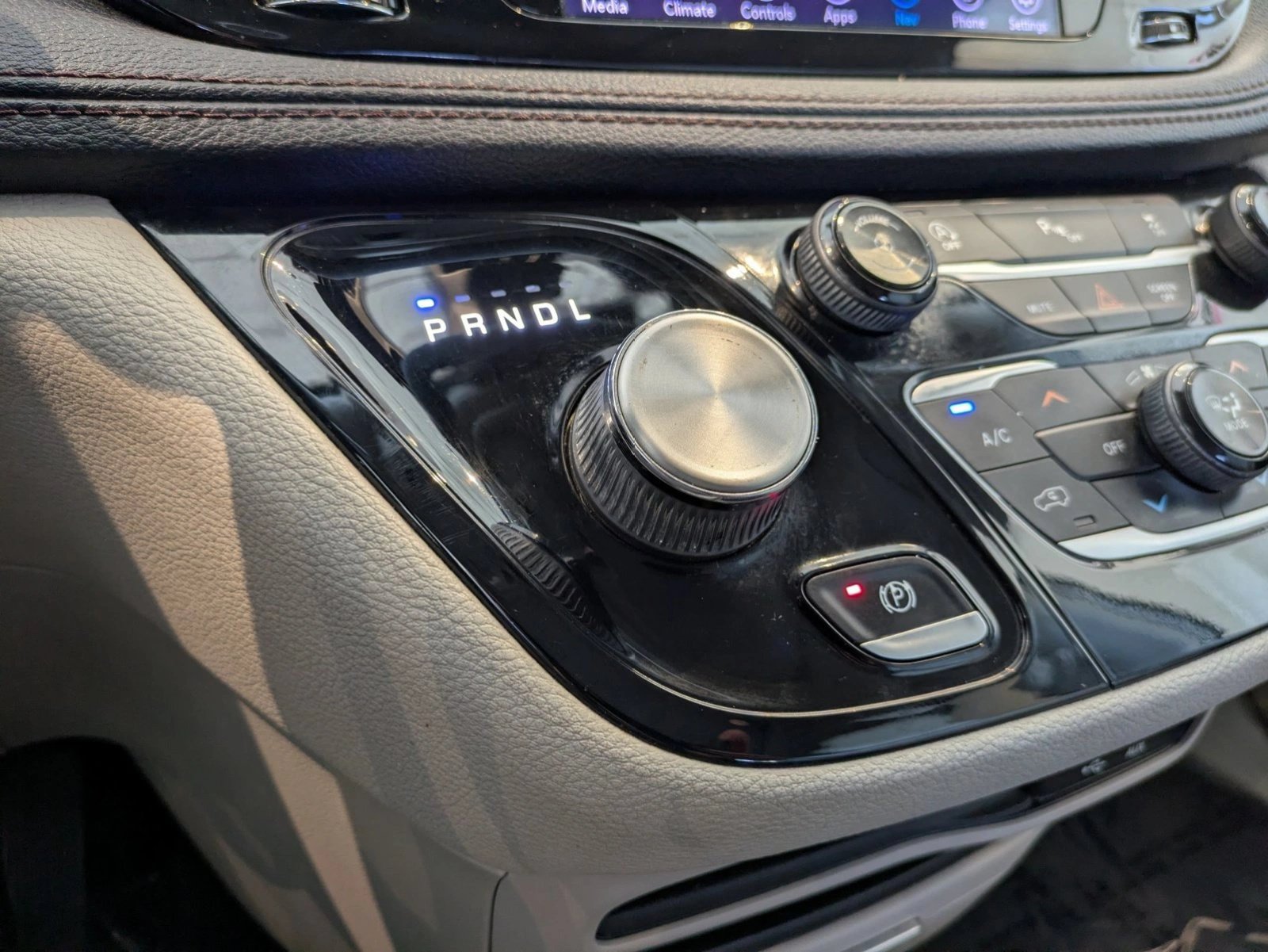 Used 2019 Chrysler Pacifica Limited FWD image 12