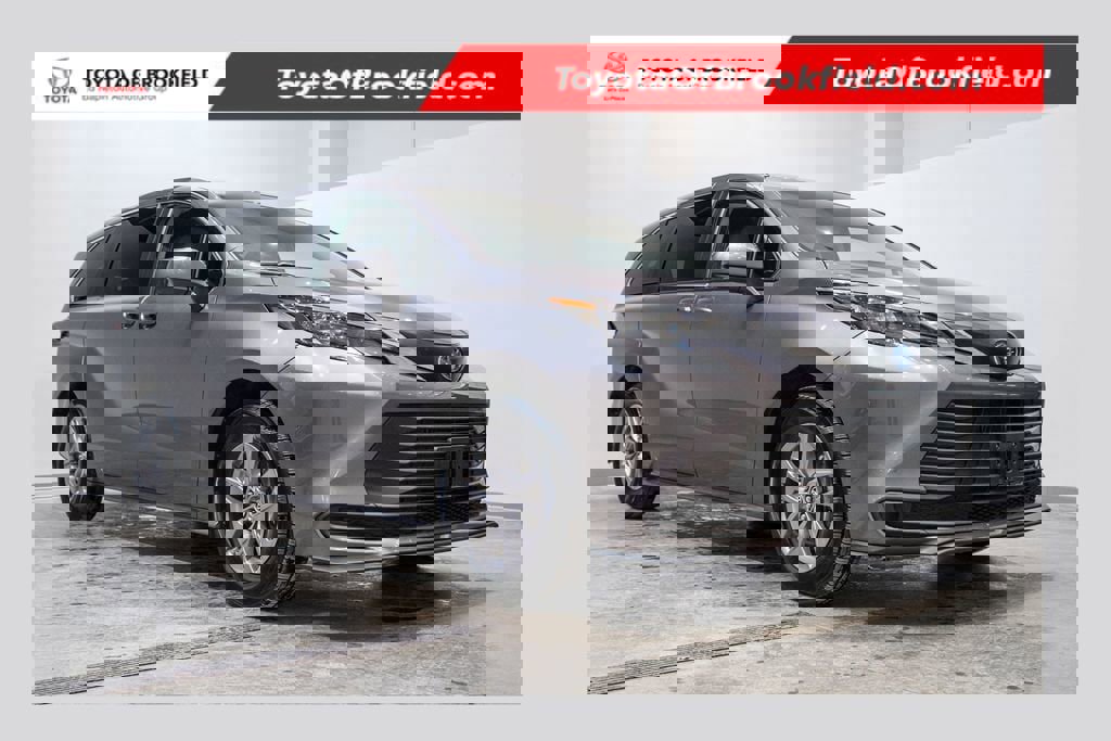 Used 2024 Toyota Sienna LE video 1
