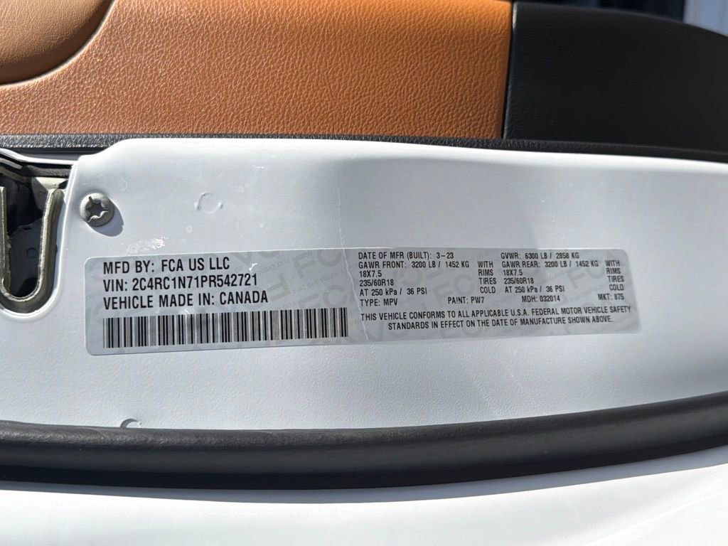 Used 2023 Chrysler Pacifica Pinnacle image 36