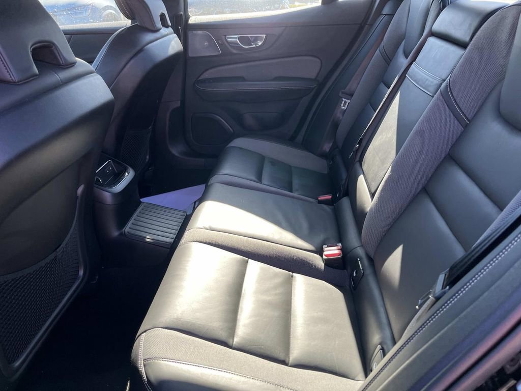 Used 2019 Volvo S60 T8 R-Design image 17