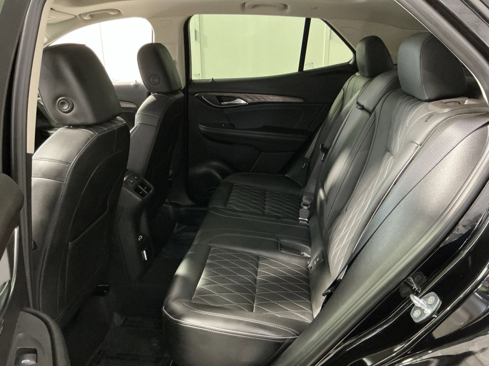 Used 2023 Buick Envision Avenir image 32