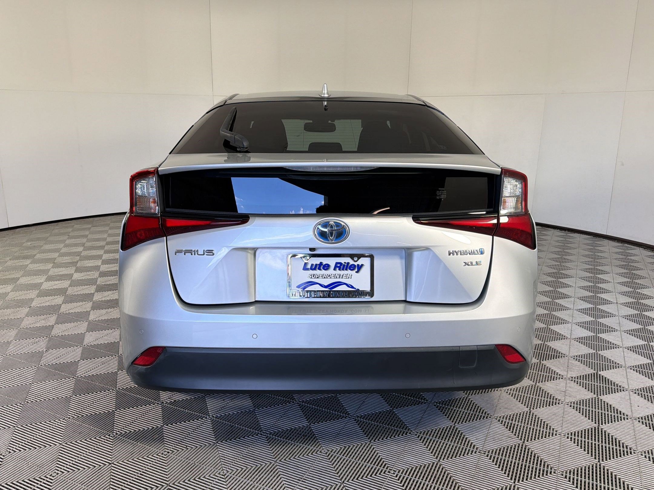 Used 2019 Toyota Prius XLE w/ Advanced Technology Package image 10