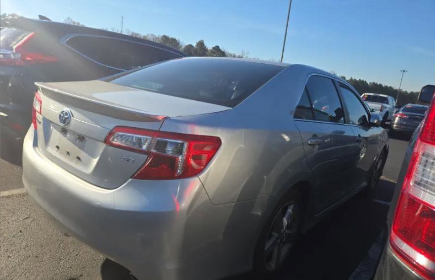 Used 2014 Toyota Camry SE image 5