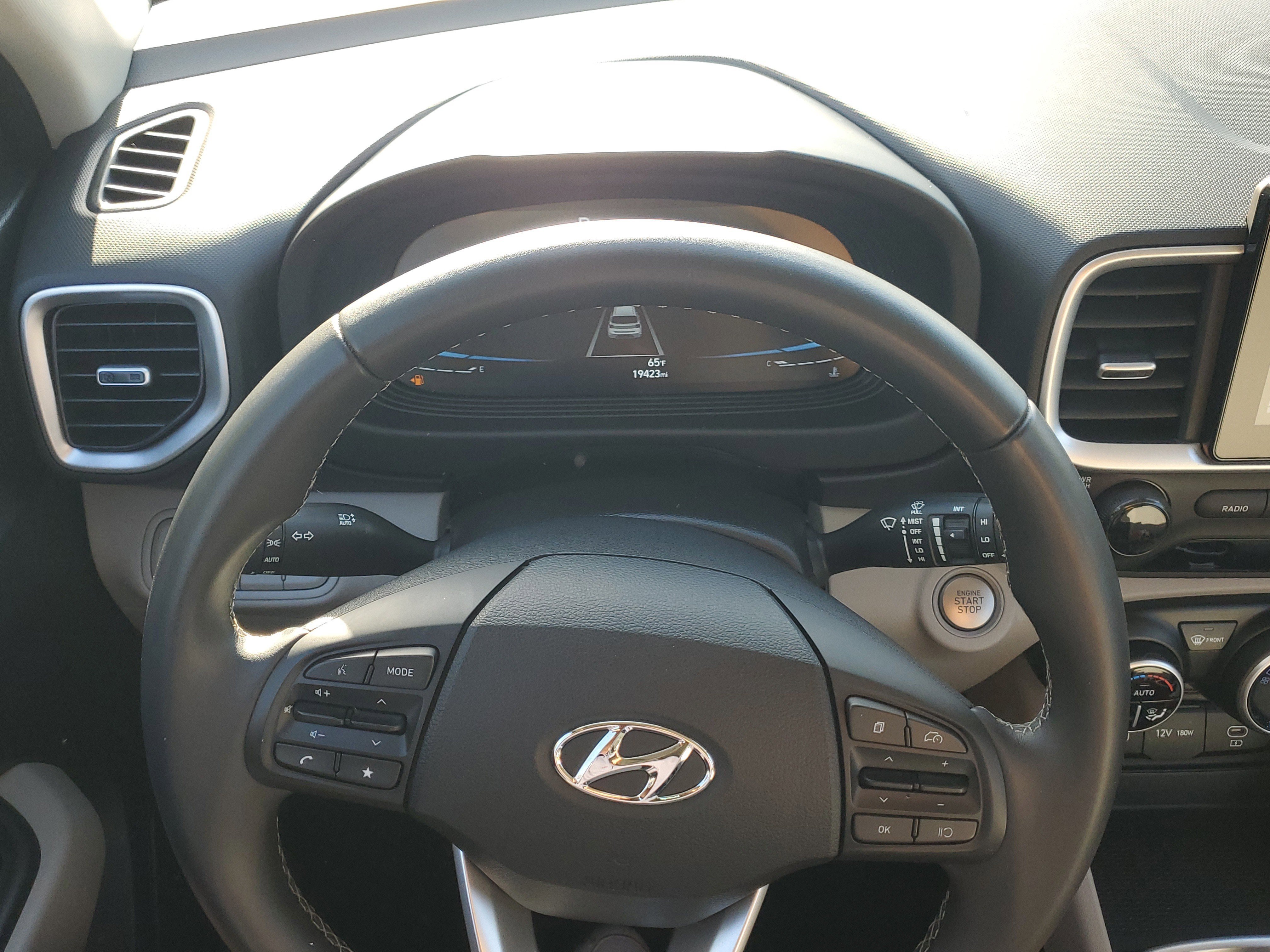 Used 2025 Hyundai Venue SEL FWD image 21