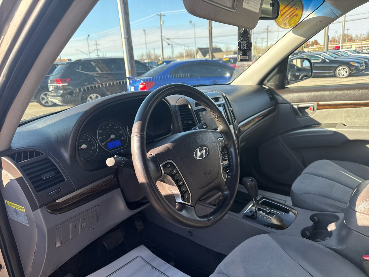 Used 2011 Hyundai Santa Fe SE image 8