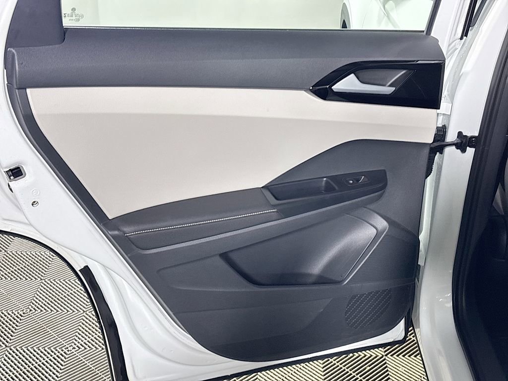 Certified 2025 Volkswagen Taos S AWD/4WD image 18