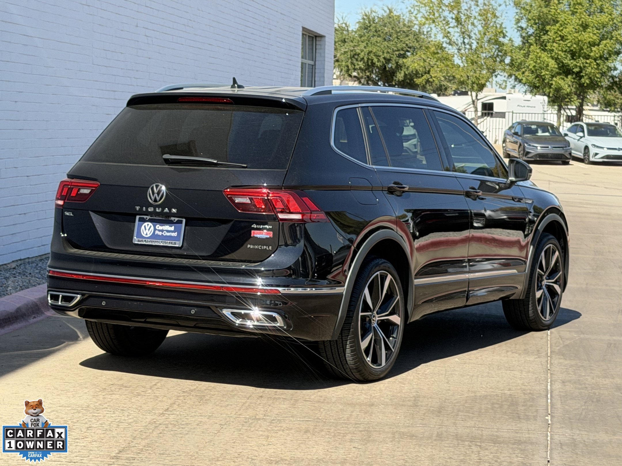 Used 2024 Volkswagen Tiguan SEL R-Line AWD/4WD image 4
