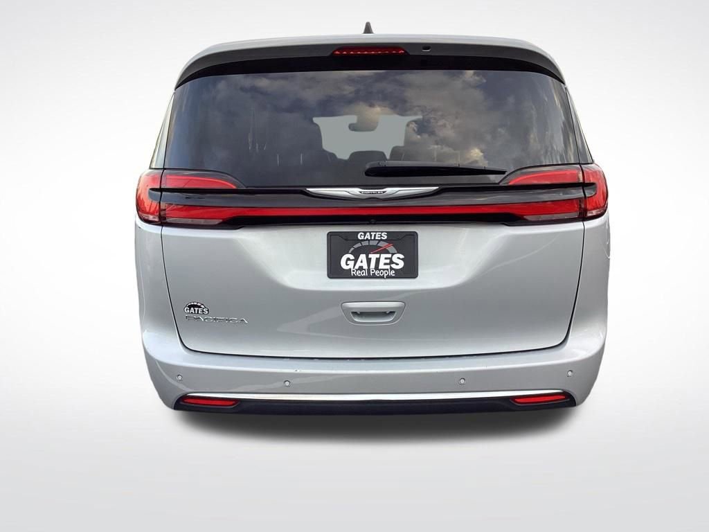 Used 2024 Chrysler Pacifica Touring-L FWD image 8