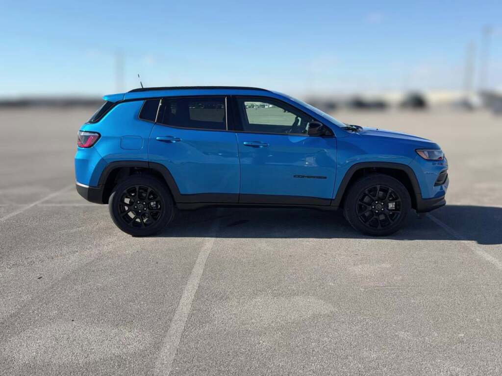 New 2026 Jeep Compass Latitude image 14