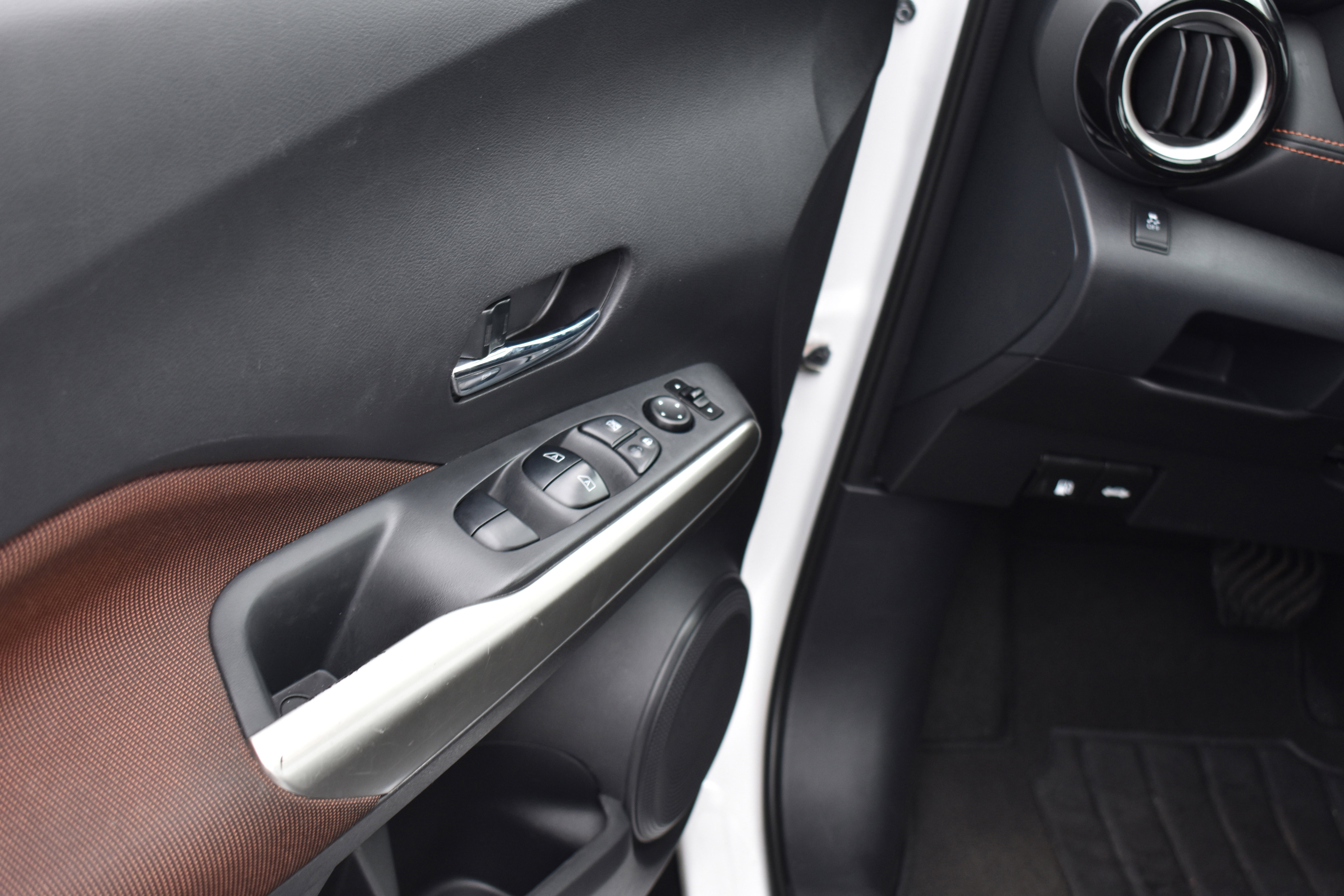 Used 2019 Nissan Kicks SR w/ Exterior Package image 23