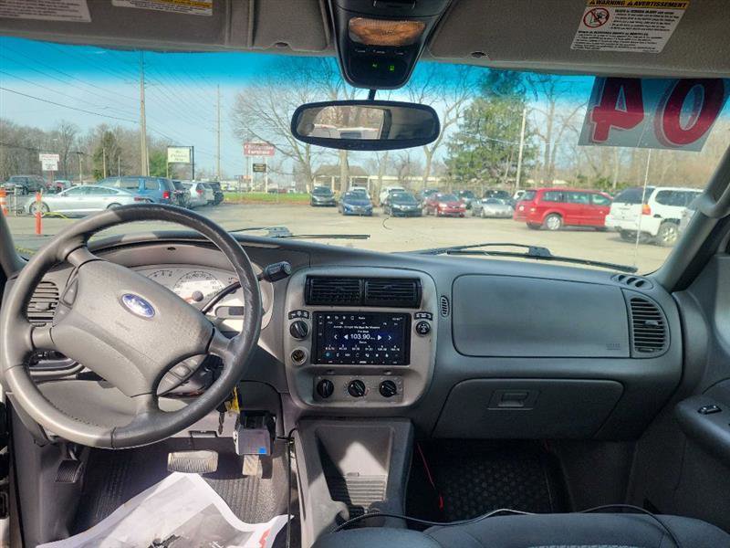 Used 2004 Ford Explorer Sport Trac 4x4 image 8