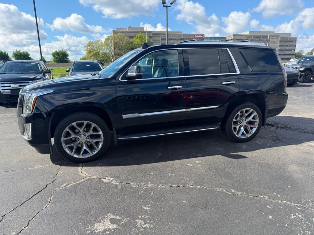 Used 2019 Cadillac Escalade Luxury AWD/4WD image 1