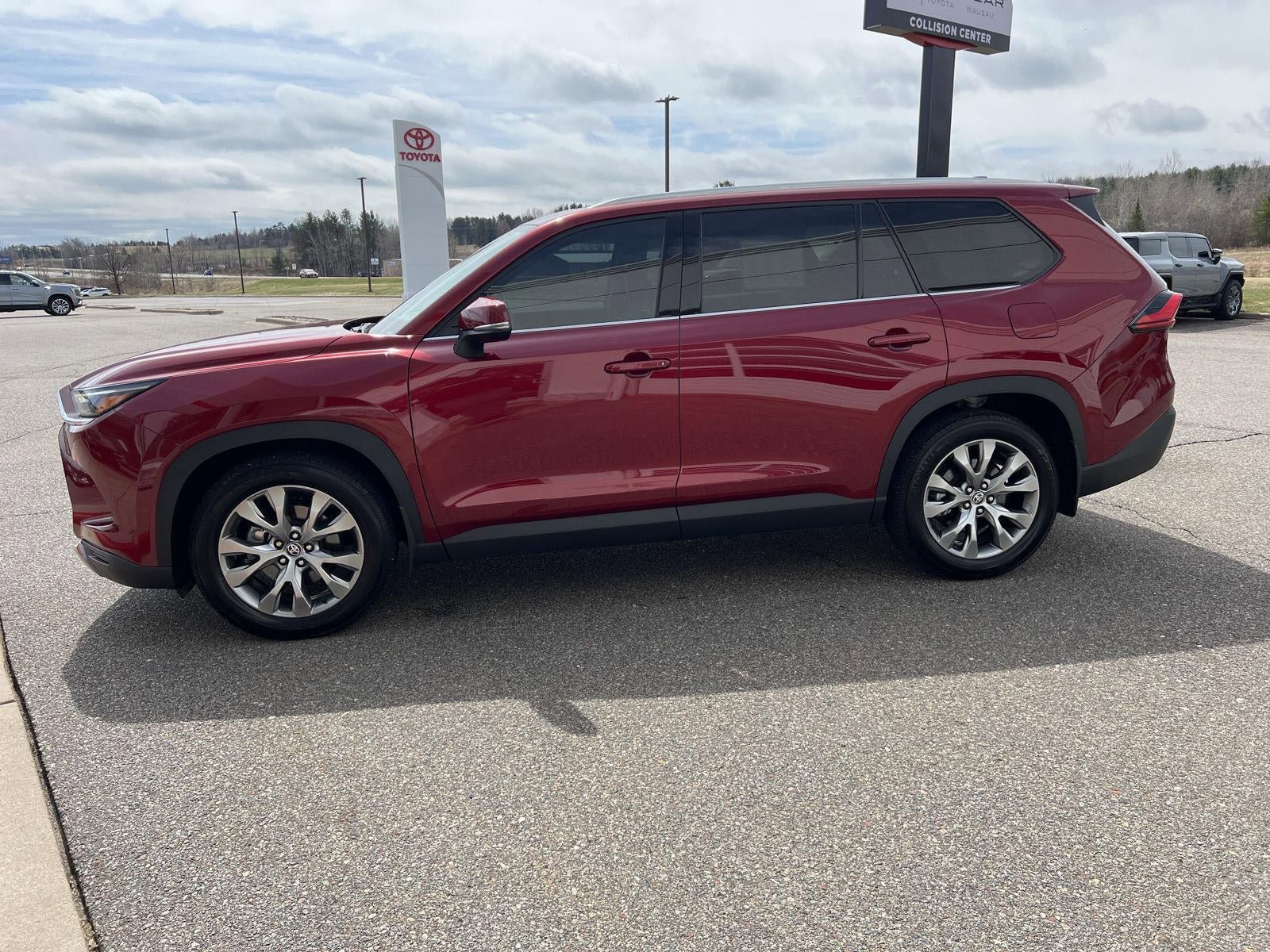 Used 2024 Toyota Grand Highlander Limited AWD/4WD image 10