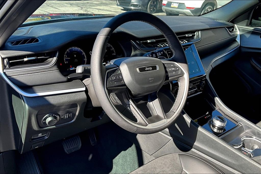 New 2025 Jeep Grand Cherokee L Altitude image 5