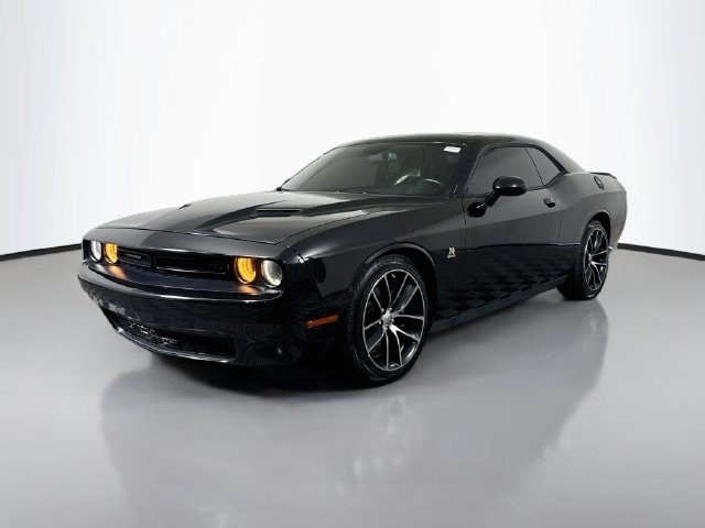 Used 2016 Dodge Challenger R/T Scat Pack w/ Leather Interior Group RWD image 4