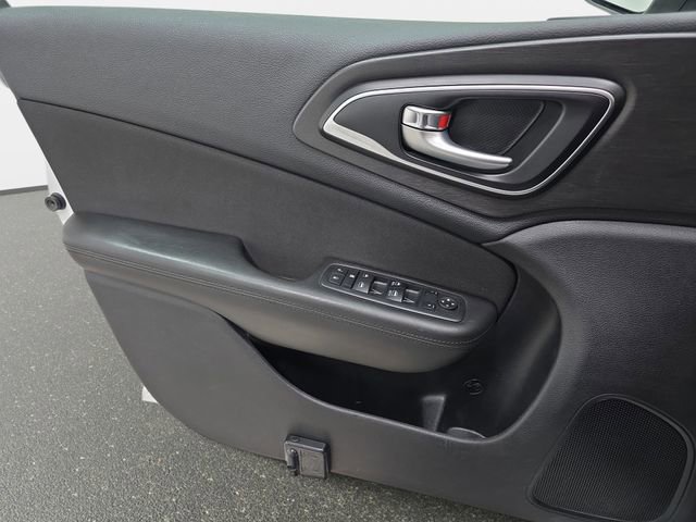 Used 2016 Chrysler 200 Limited w/ Convenience Group image 25