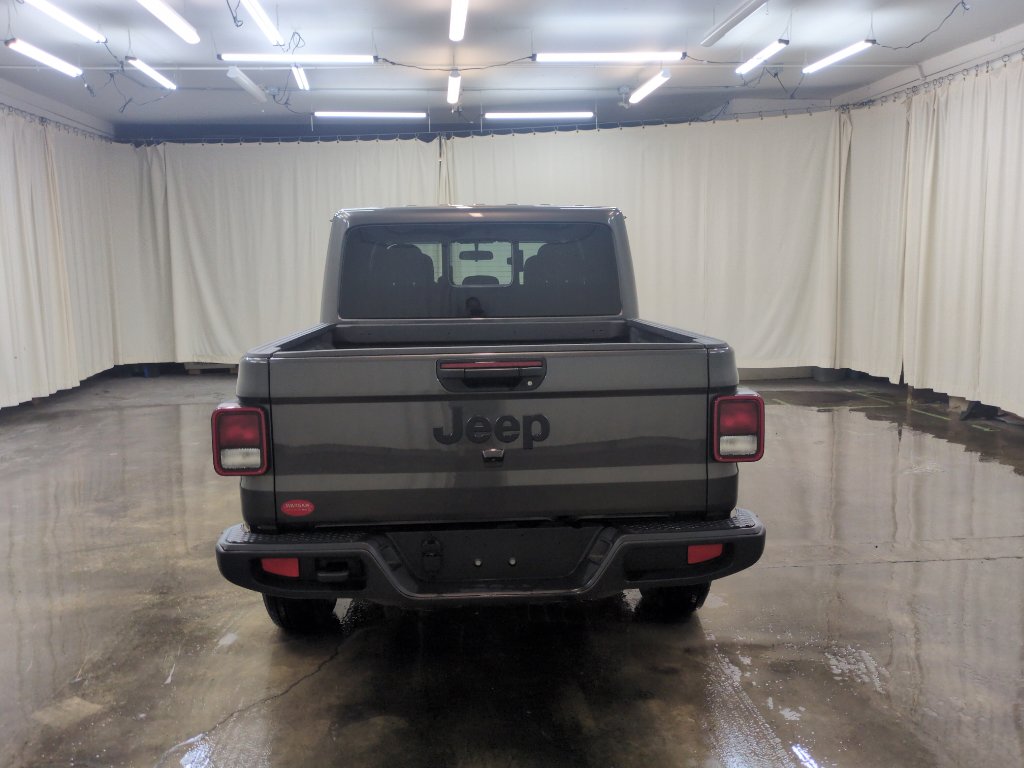 Used 2025 Jeep Gladiator Sport image 7
