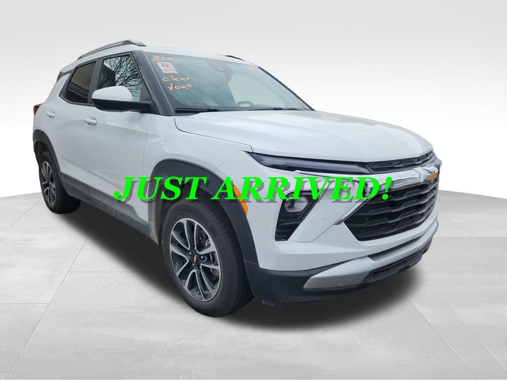 Used 2025 Chevrolet TrailBlazer LT image 3