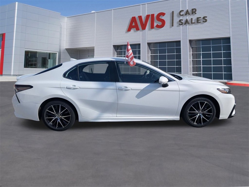 Used 2024 Toyota Camry SE image 5