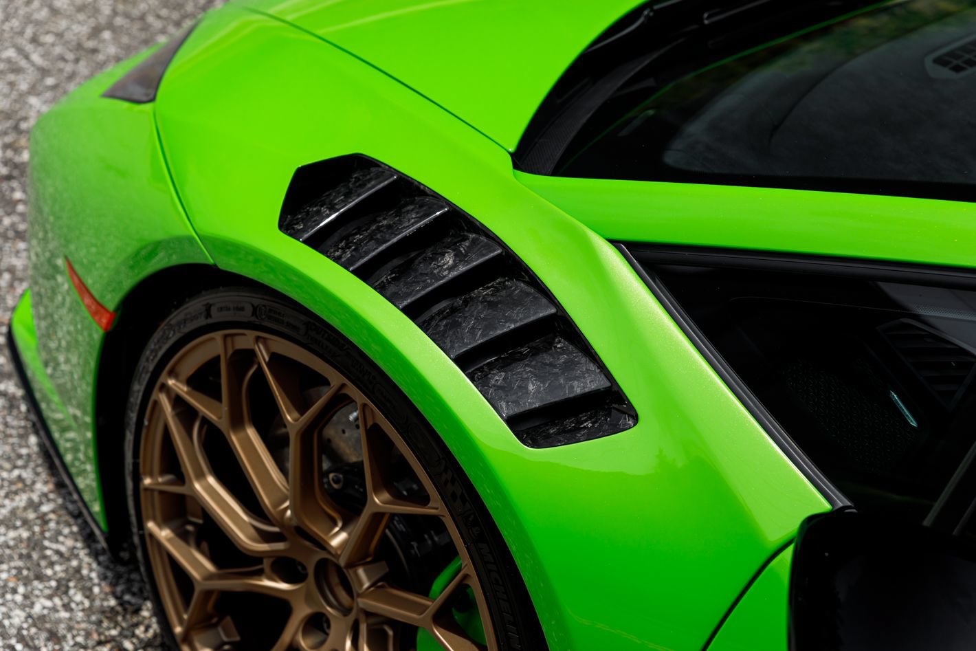 Used 2018 Lamborghini Huracan Performante AWD/4WD image 24