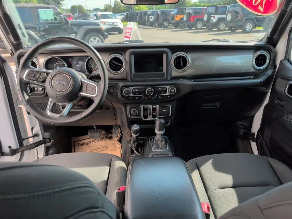 Used 2018 Jeep Wrangler Unlimited Sahara AWD/4WD image 14