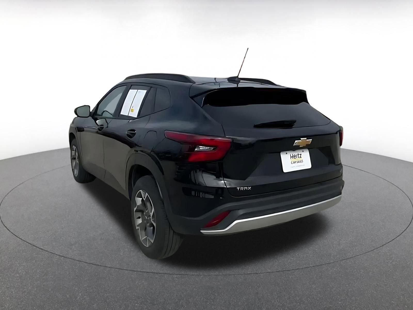 Used 2025 Chevrolet Trax LT w/ LT Convenience Package image 11