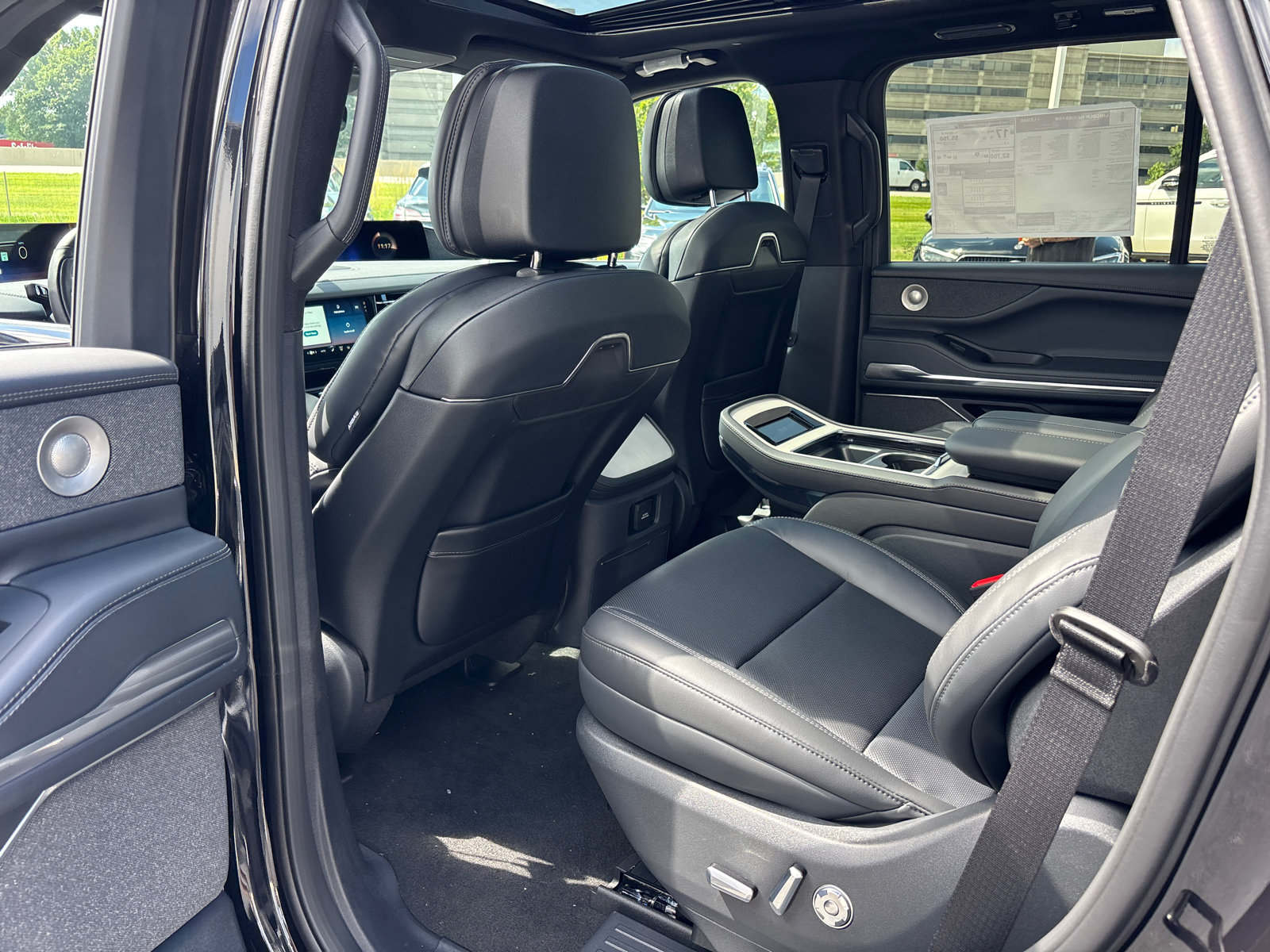 New 2027 Lincoln Navigator Reserve AWD/4WD image 27