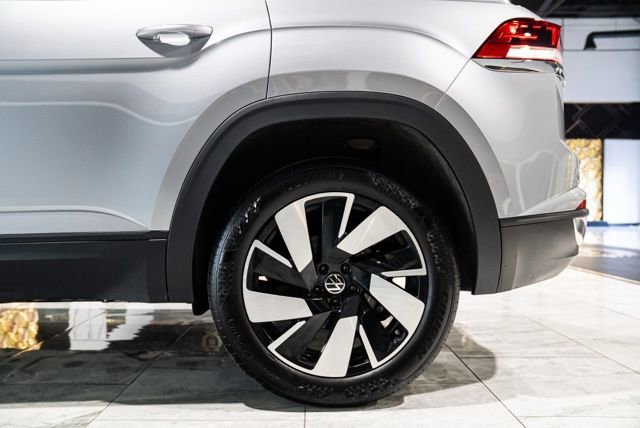 Used 2025 Volkswagen Atlas Cross Sport SE AWD/4WD image 33