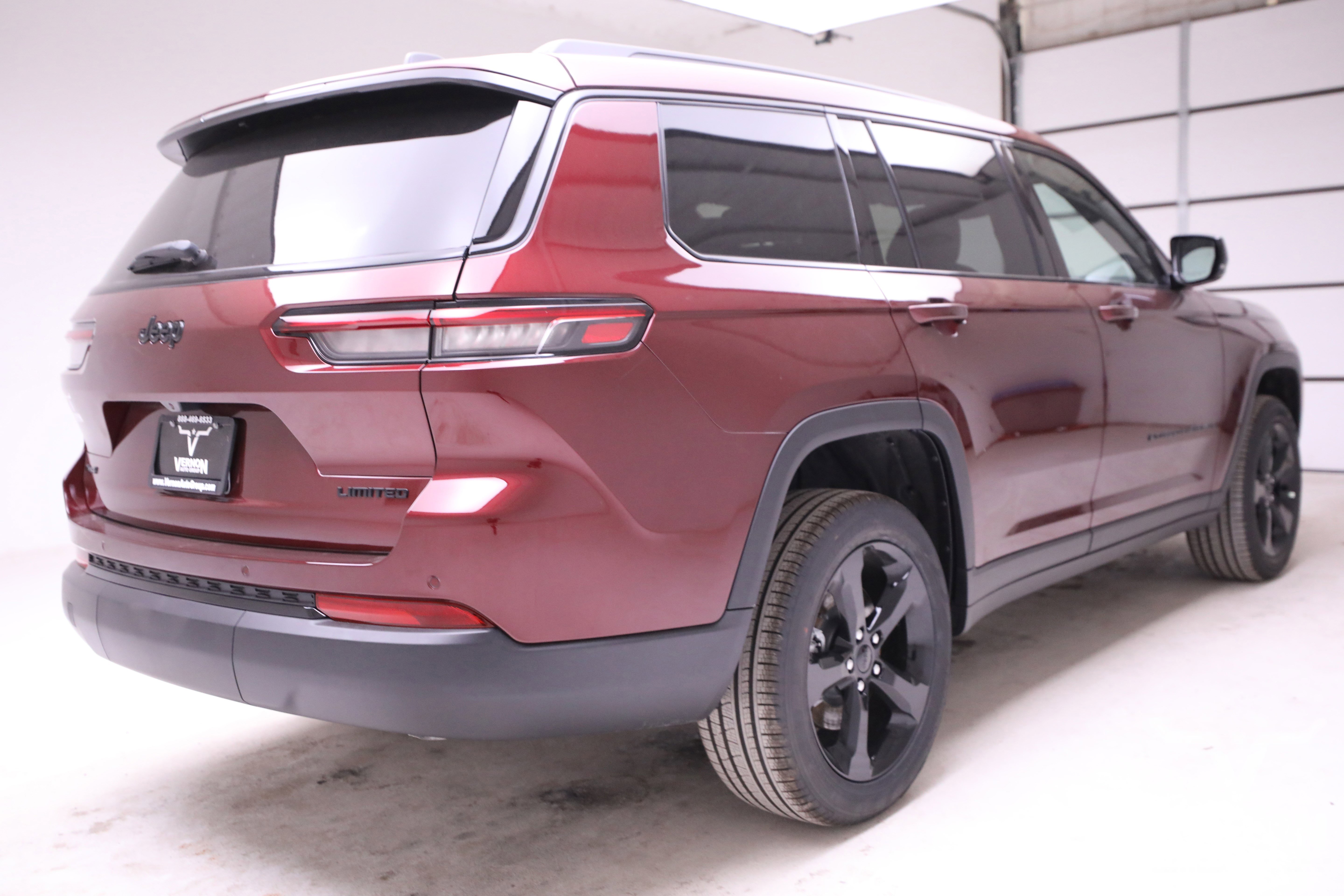 New 2025 Jeep Grand Cherokee L Limited w/ Black Appearance Package image 5