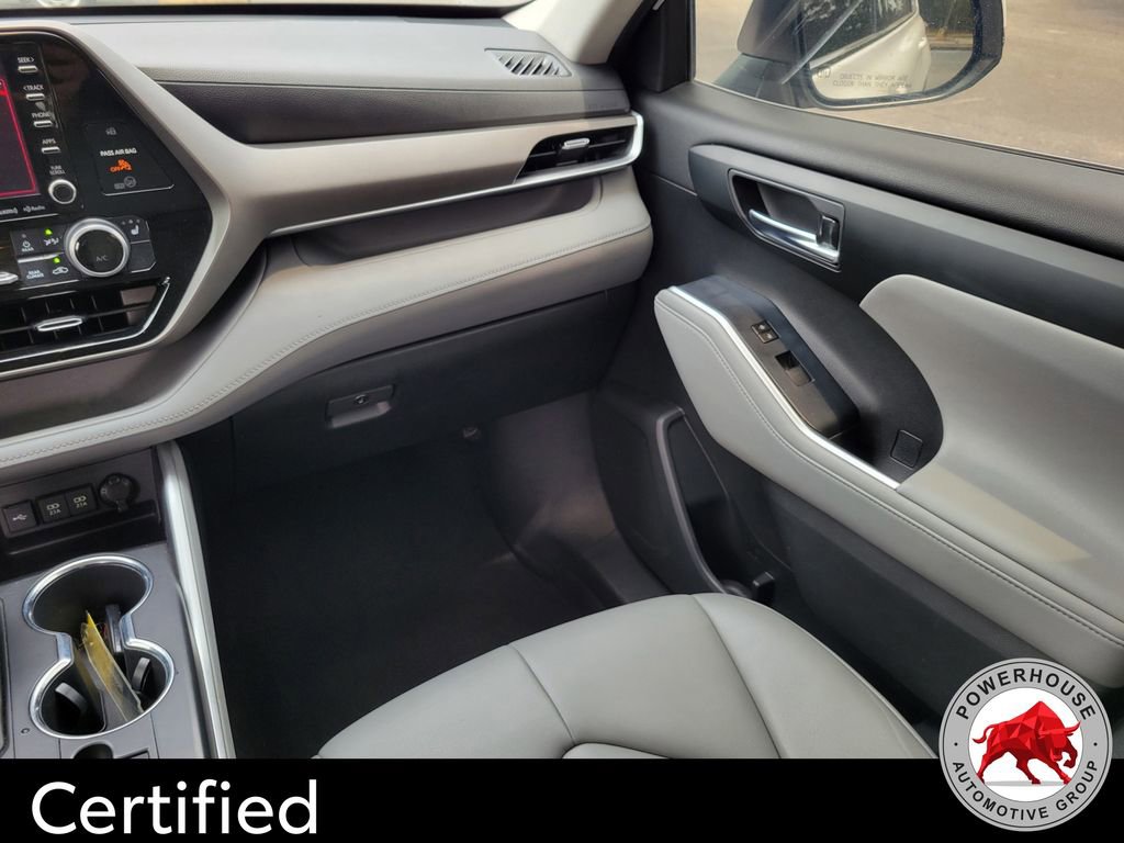 Used 2020 Toyota Highlander XLE FWD image 22