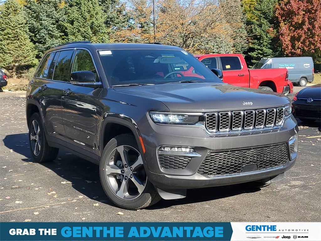 Certified 2024 Jeep Grand Cherokee Limited image 32