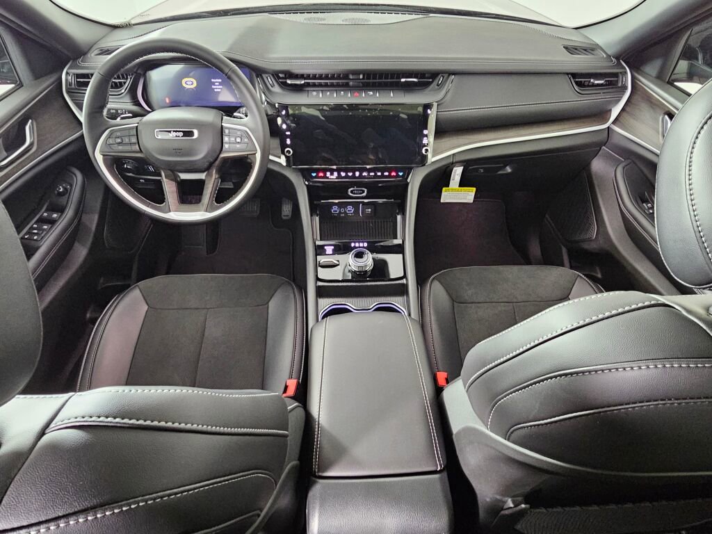 New 2026 Jeep Grand Cherokee Altitude image 18