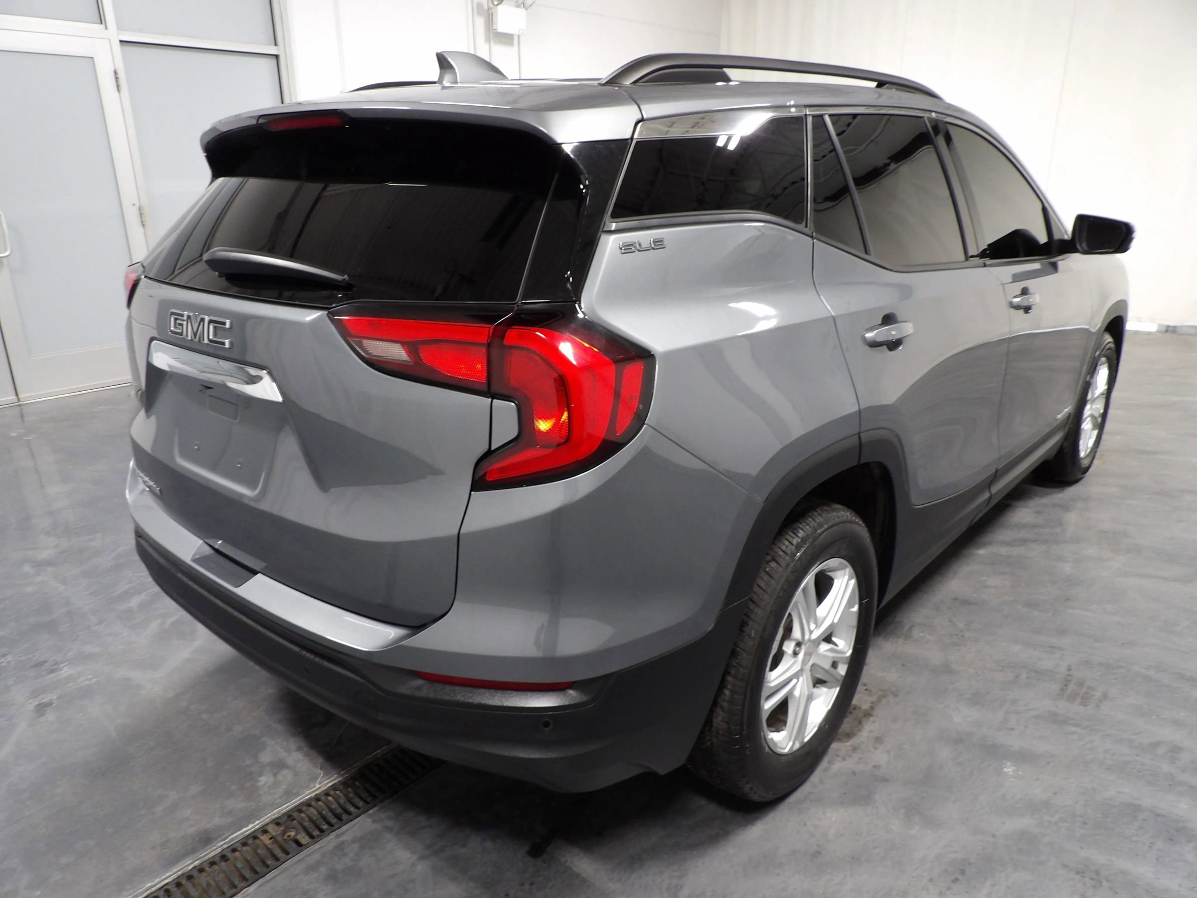 Used 2020 GMC Terrain SLE w/ Driver Convenience Package image 5