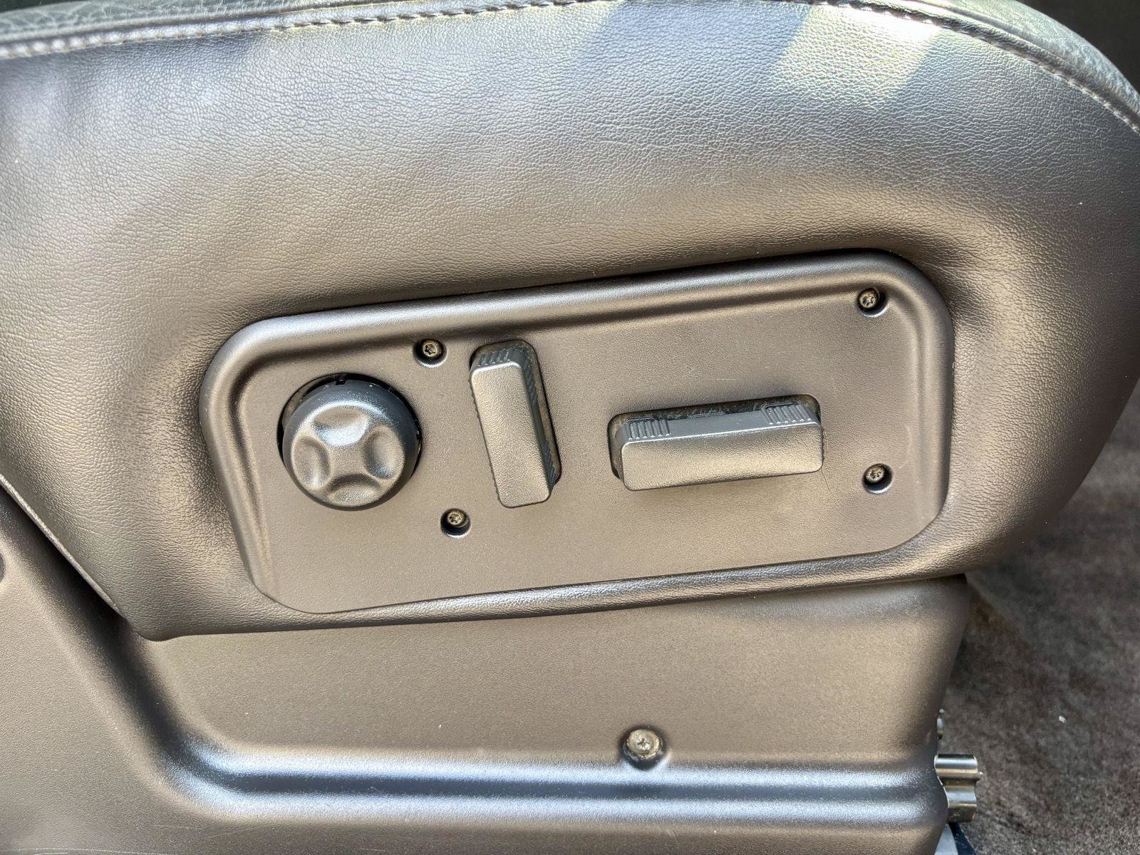 Used 2005 HUMMER H2 w/ Preferred Equipment Group AWD/4WD image 15