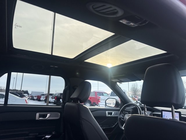 Used 2023 Ford Explorer ST-Line w/ Class IV Trailer Tow Package image 18