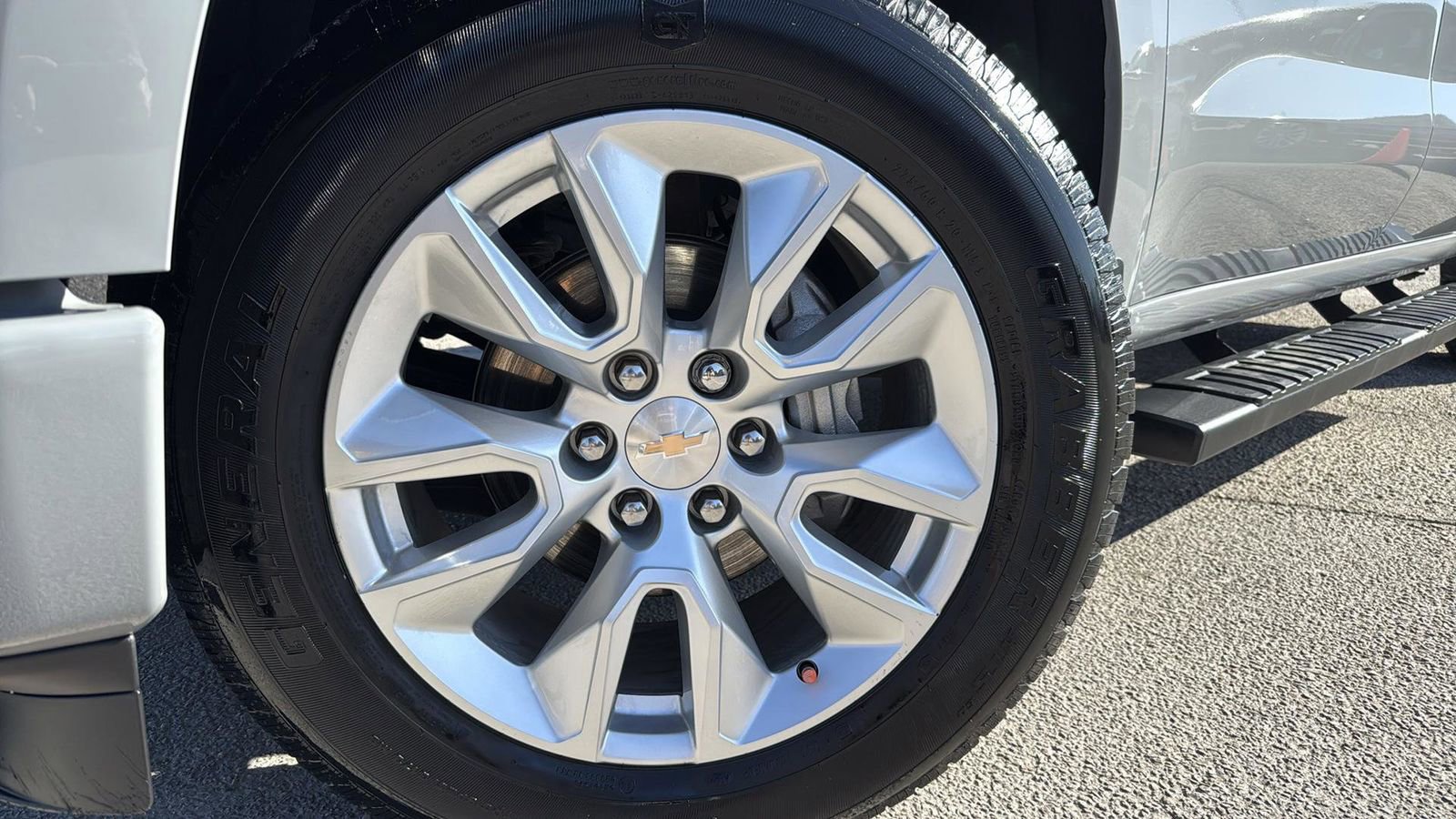 Used 2025 Chevrolet Silverado 1500 Custom image 9