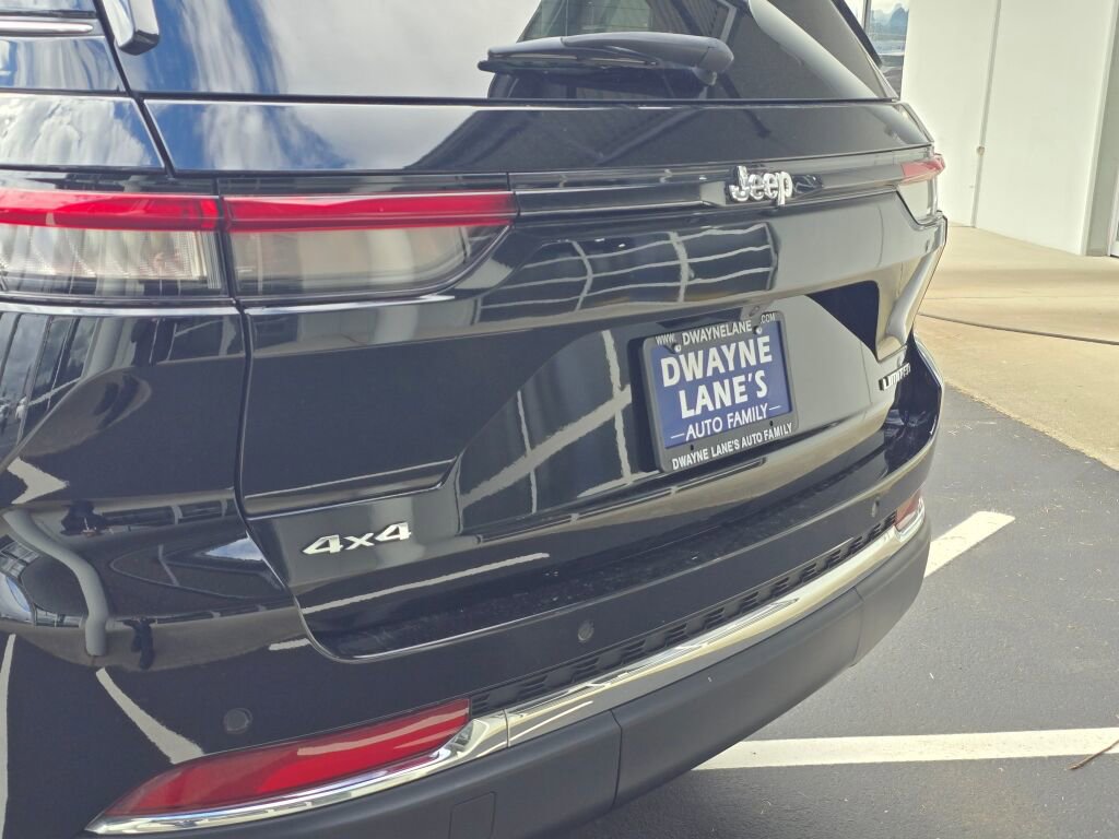 Used 2023 Jeep Grand Cherokee Limited image 8